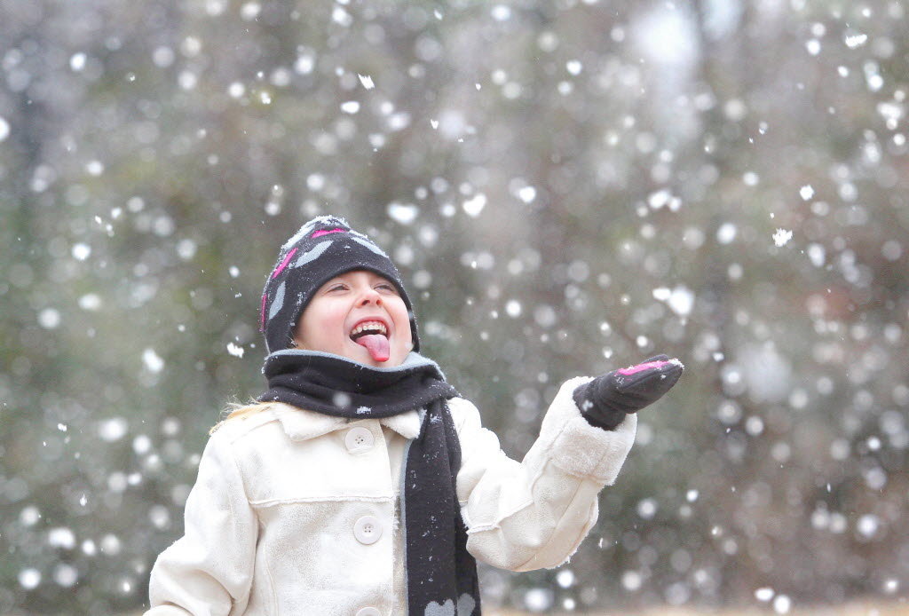 SnowFallingGirl
