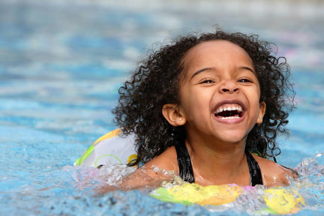 GirlSwimming